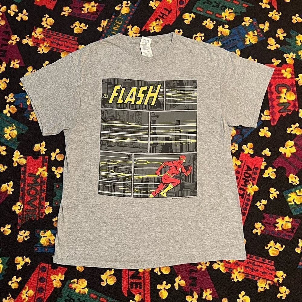 The Flash ‘Zooming By’ DC Comics (s21) Grey Graphic Tee Shirt / Size L